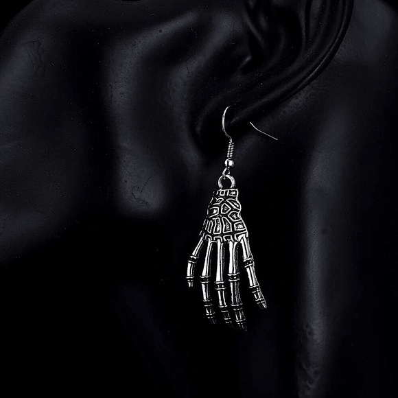 Silver skeleton hand earrings - Picture 3 of 11